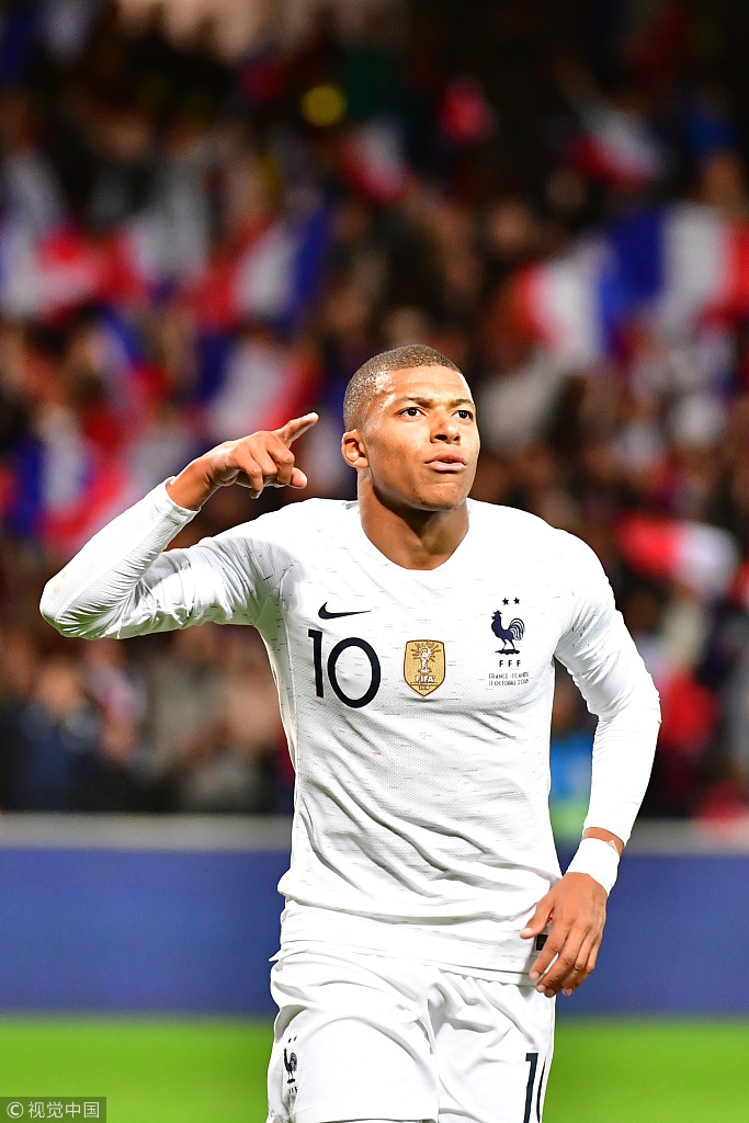 NBA：湖人险胜火箭 詹姆斯砍下35分