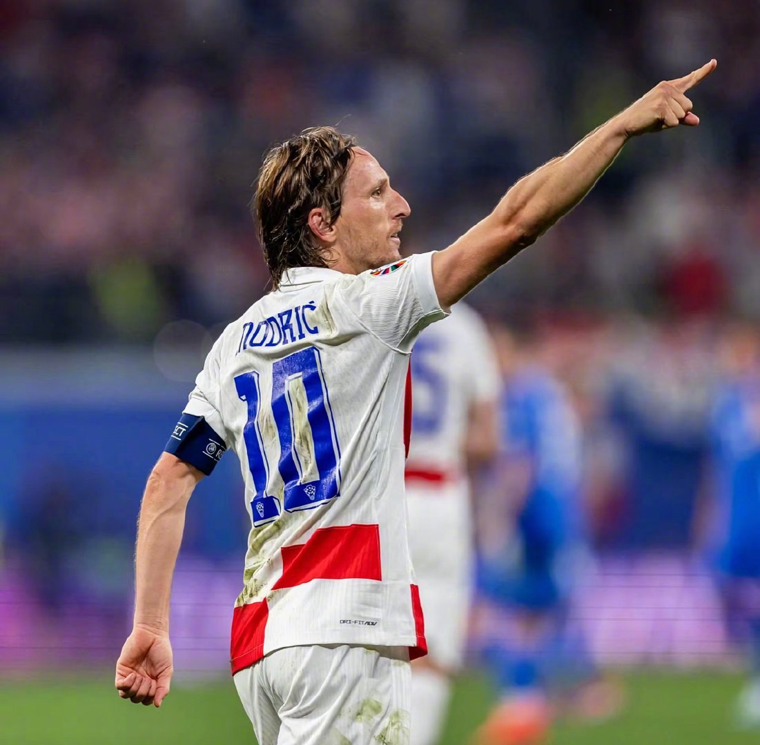 篮球篮网球迷为球队送上支持横幅