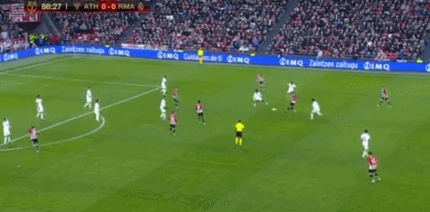 中场一脚直塞把后防撕开了