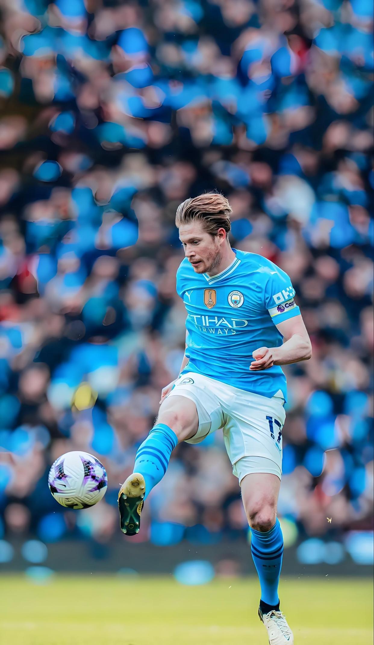 迈阿密国际与温哥华白浪总决赛上演梅西vs穆勒之战，双方实力强劲，看点十足，引发广泛关注。